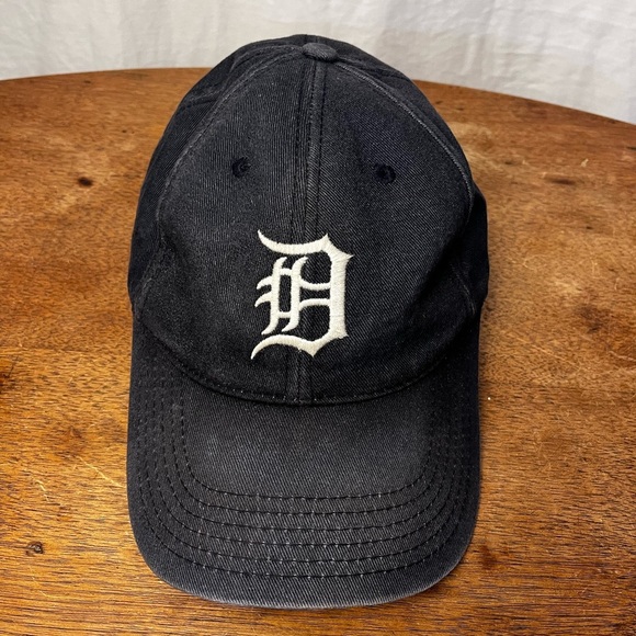 MLB | Black Detroit Tigers Adjustable Baseball Cap, One Size - Picture 1 of 7